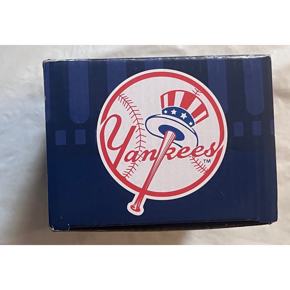 2024 Derek Jeter Bobblehead #4 TikTok NY Yankees Limited Edition w/ Box - Picture 7 of 11
